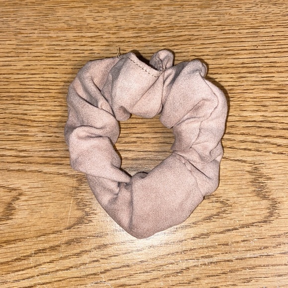 4 Pack Scrunchies - Hair Ties - Picture 2 of 5